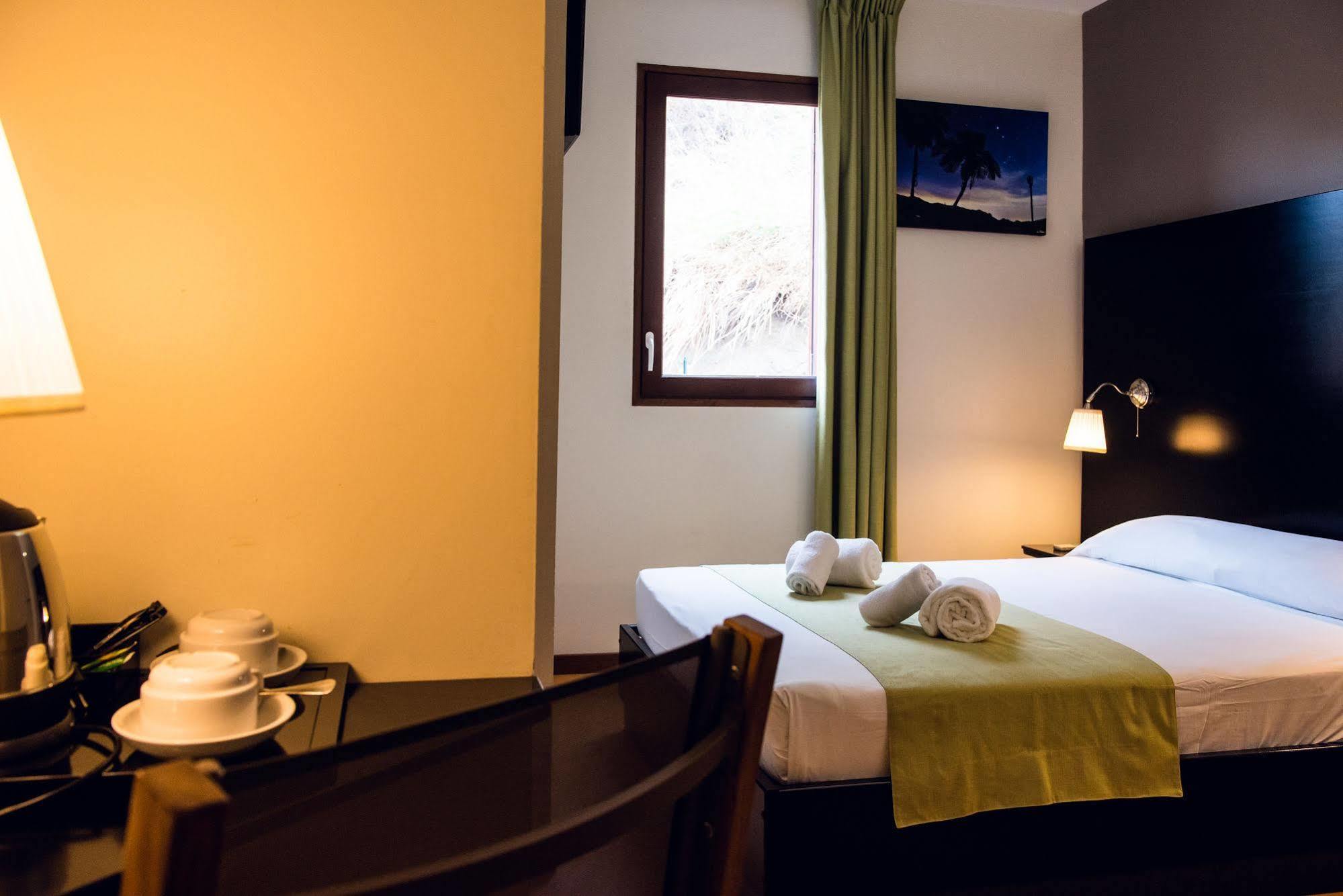 Tama Hotel Saint-Gilles-les-Bains Buitenkant foto